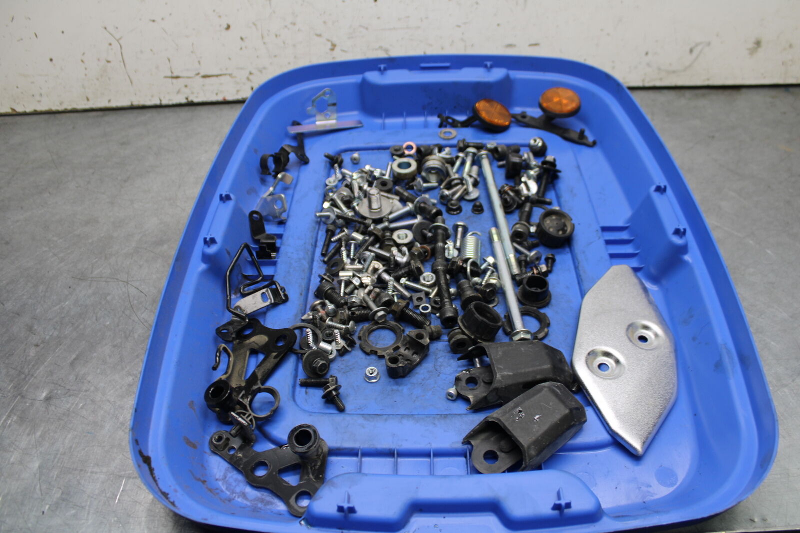 19-24 YAMAHA R3 MOUNTING BOLTS HARDWARE MOTOR SCREWS BB736