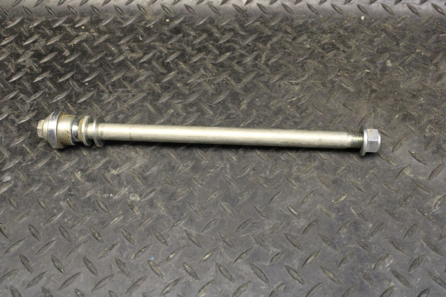 19 YAMAHA YZF R3 REAR AXLE BACK WHEEL RIM PIVOT BOLT AXEL BB177