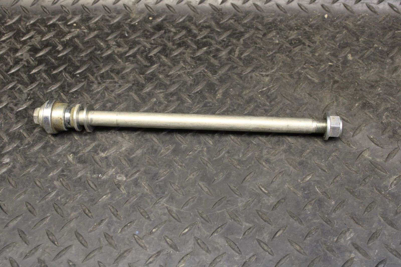 19 YAMAHA YZF R3 REAR AXLE BACK WHEEL RIM PIVOT BOLT AXEL BB177