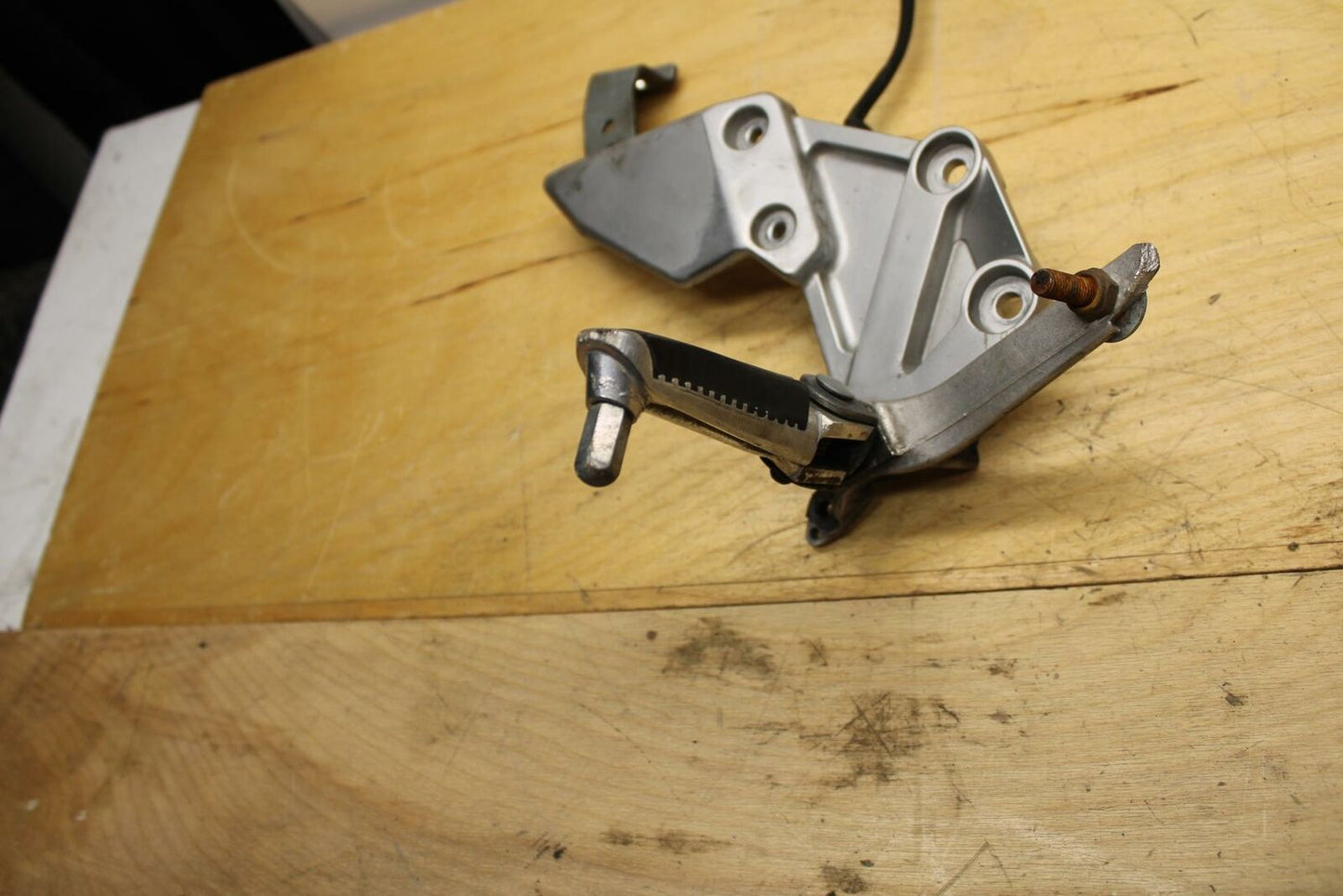 07-08 SUZUKI SV650 RIGHT REARSET REAR SET DRIVER FOOT PEG REST STOP BB316