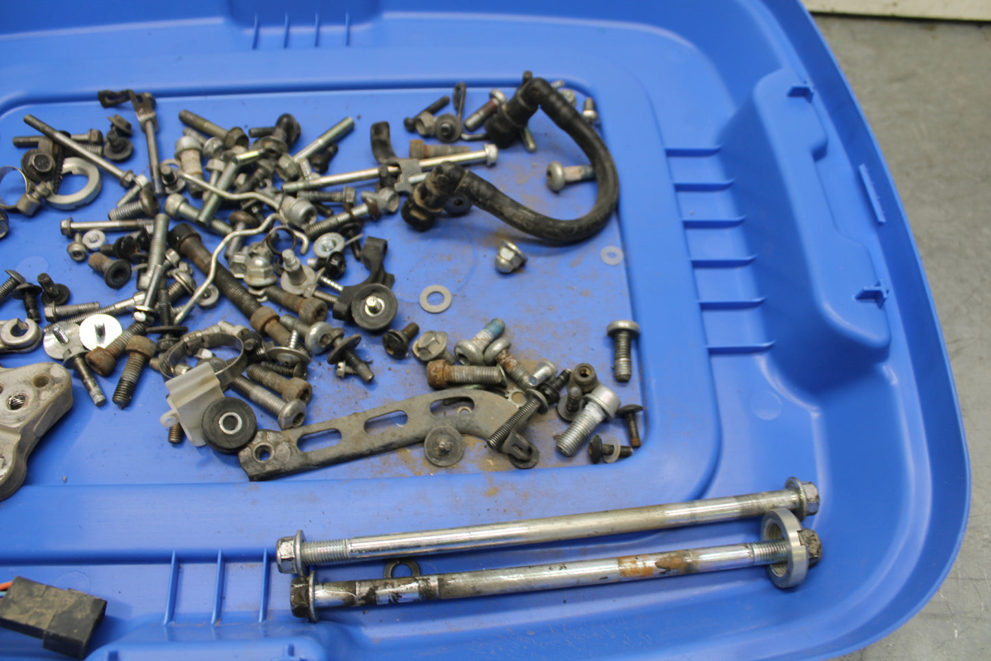 08-10 SUZUKI GSXR 600 MOUNTING BOLTS HARDWARE MOTOR SCREWS  BB721