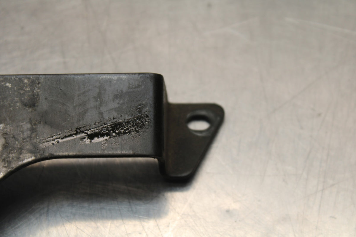 02 KAWASAKI VULCAN 800 VN800B CLASSIC BATTERY HOLD DOWN CLAMP STRAP BB862