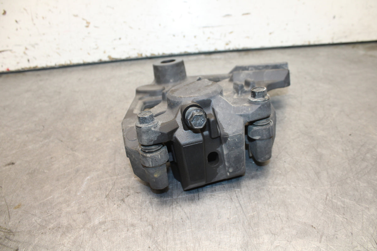 17-24 YAMAHA BOLT XVS950 REAR BACK BRAKE CALIPER W MOUNT BRACKET BB729