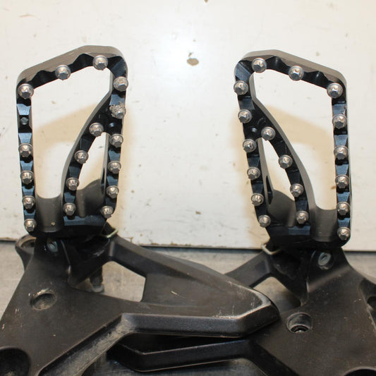 21-23 KTM 890 ADVENTURE ALTRIDER LEFT RIGHT FOOT RESTS PEGS  BB629