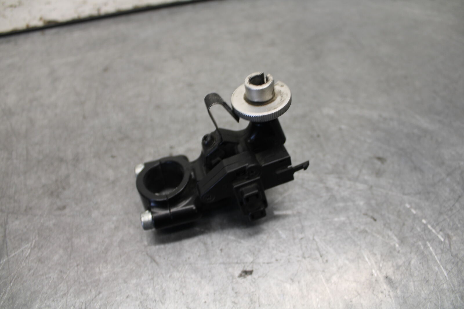 13-18 KAWASAKI NINJA ZX6R CLUTCH LEVER PERCH MOUNT BRACKET BB682