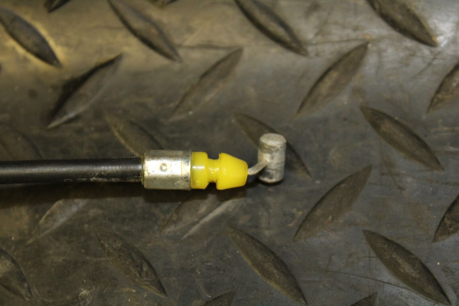 05-06 SUZUKI KATANA 750 GSX750F REAR PASSENGER SEAT LATCH LOCK ASSEMBLY bb166