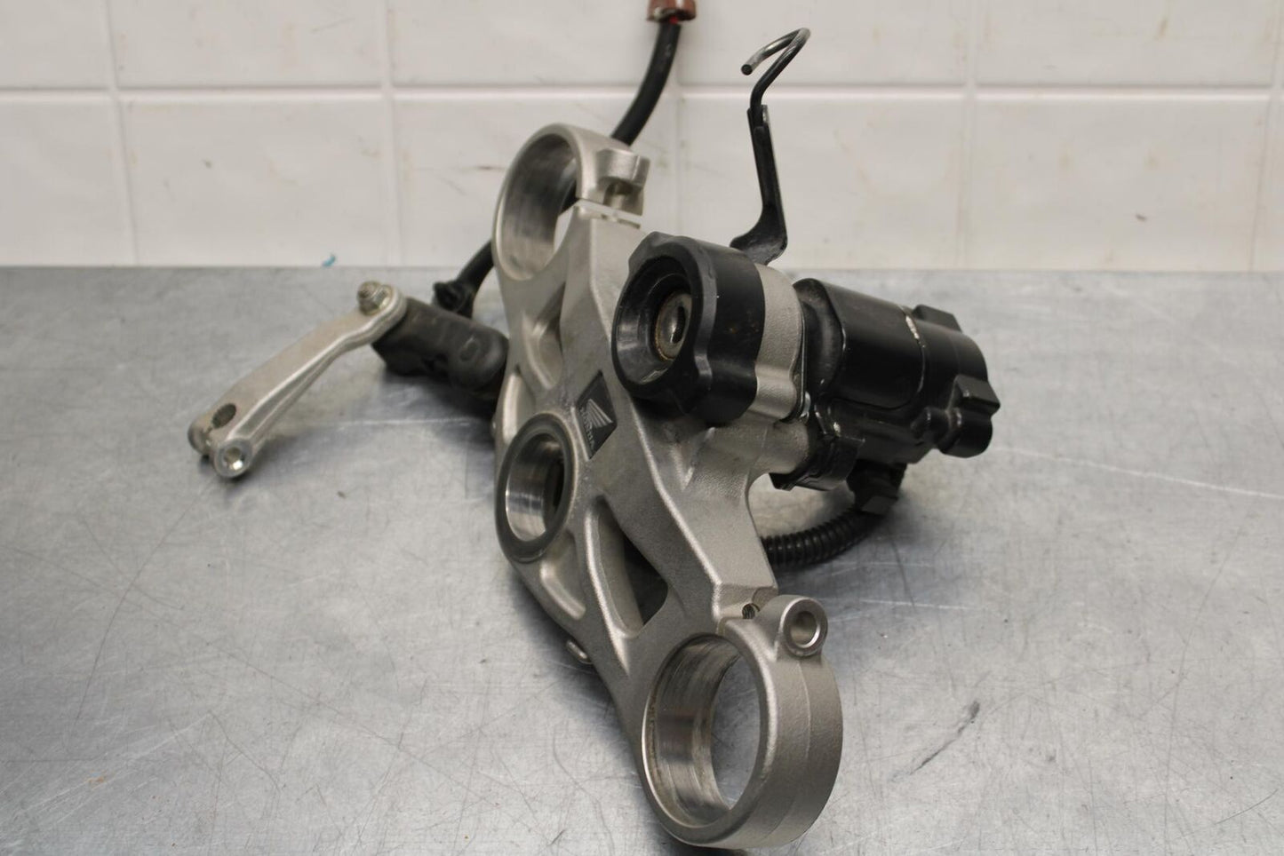 2008 Honda CBR1000RR FORKS UPPER TRIPLE TREE CLAMP 53300-MFL-000 BB579