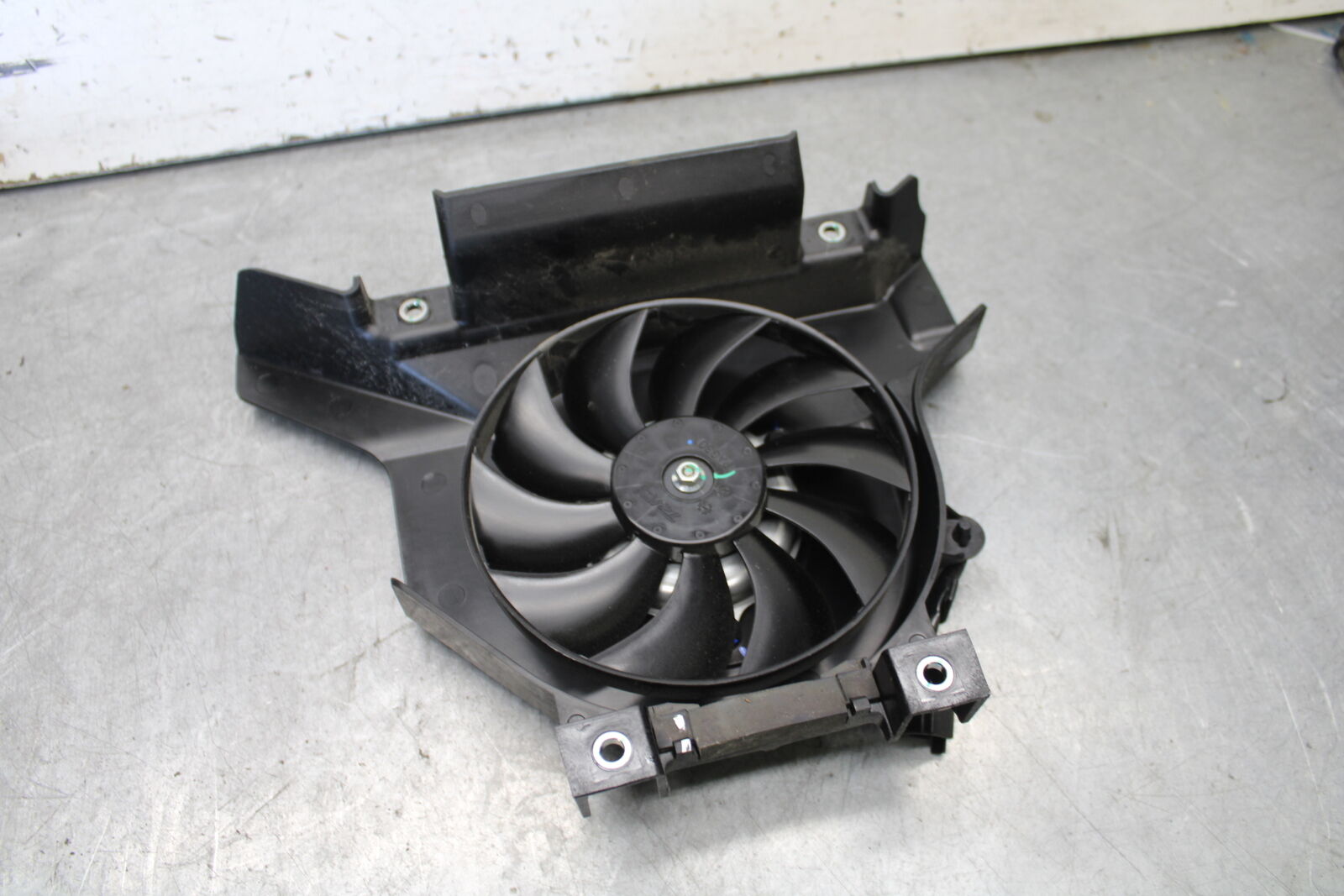 18-23 KAWASAKI NINJA 400 ENGINE RADIATOR COOLING FAN BB660