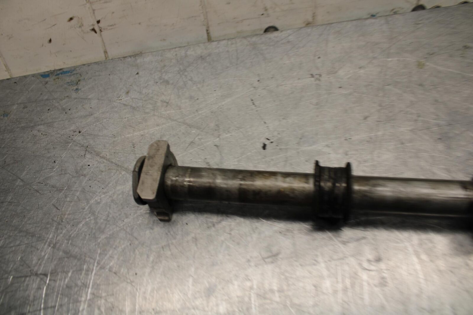 05-06 HONDA CBR600RR REAR AXLE BACK WHEEL RIM PIVOT BOLT AXEL BB444