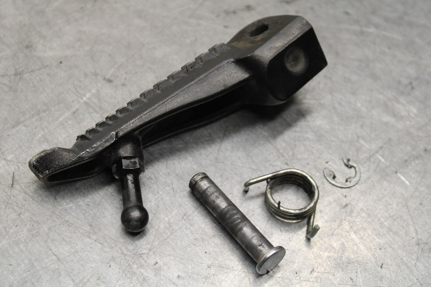 16 KAWASAKI NINJA ZX10R RIGHT FRONT FOOT REST PEG STEP 34028-0140 BB650