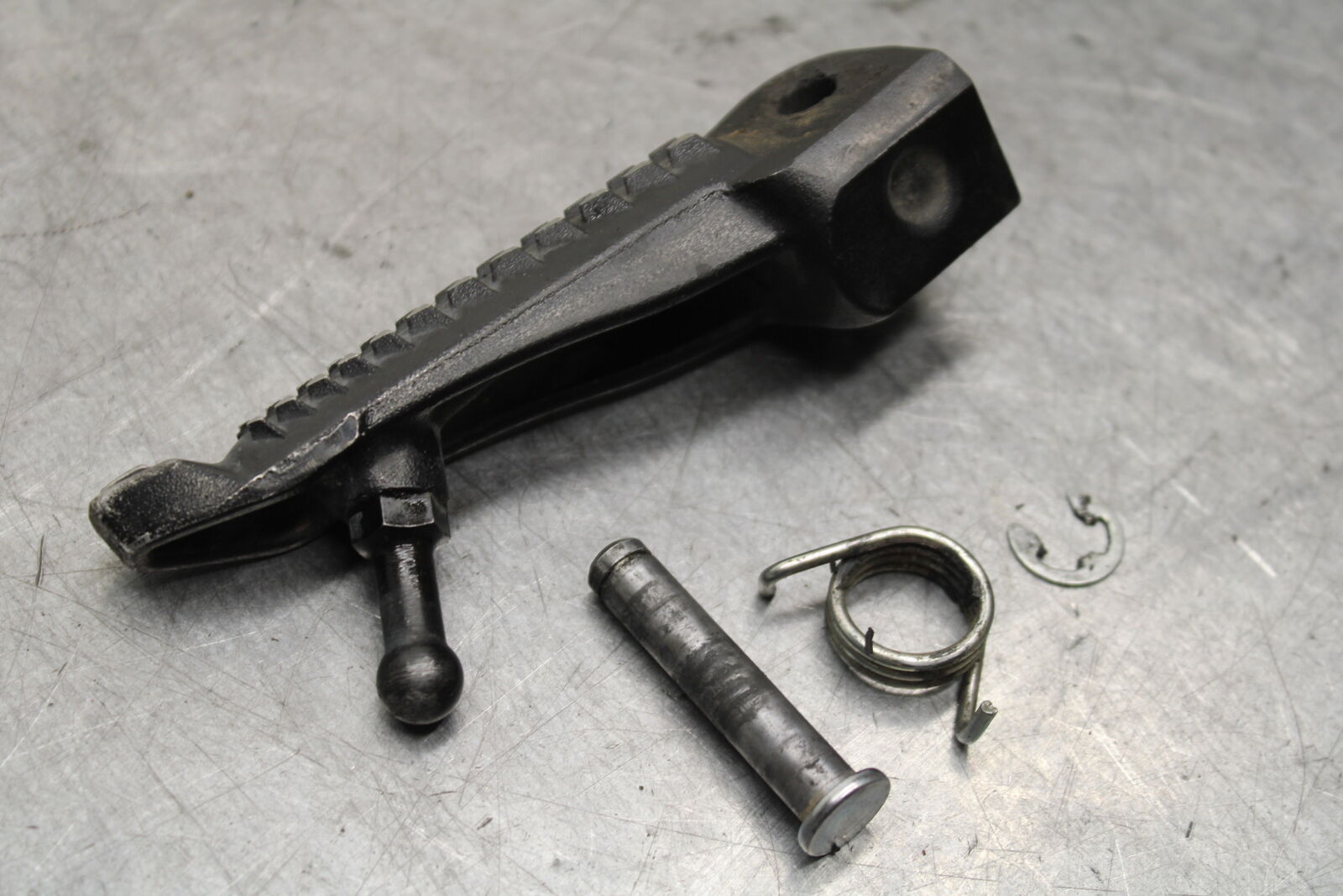 16 KAWASAKI NINJA ZX10R RIGHT FRONT FOOT REST PEG STEP 34028-0140 BB650