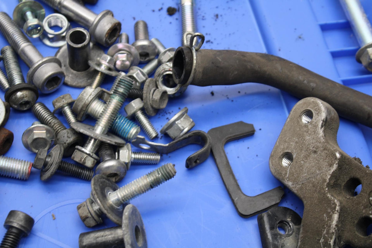 2008 Suzuki GSXR600 MISCELLANEOUS BOLTS HARDWARE MOTOR SCREWS BB593