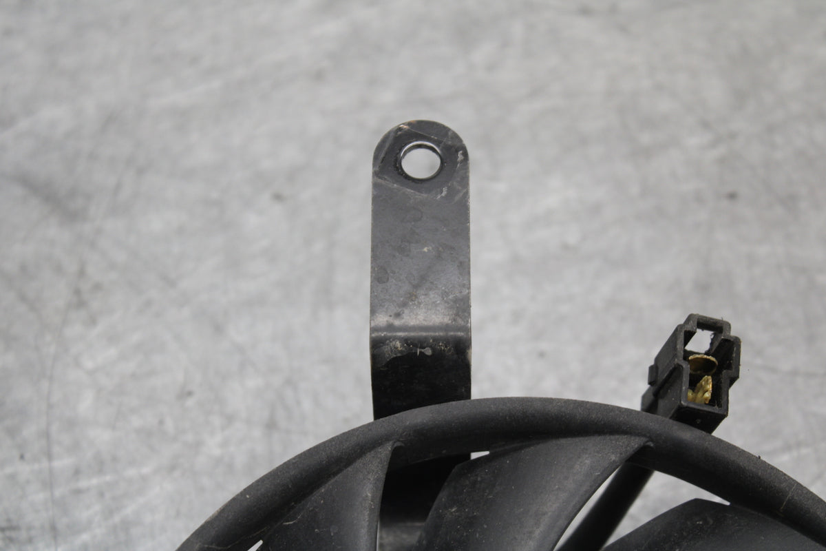 07-08 TRIUMPH DAYTONA 675 RIGHT ENGINE RADIATOR COOLING FAN MOTOR BB685