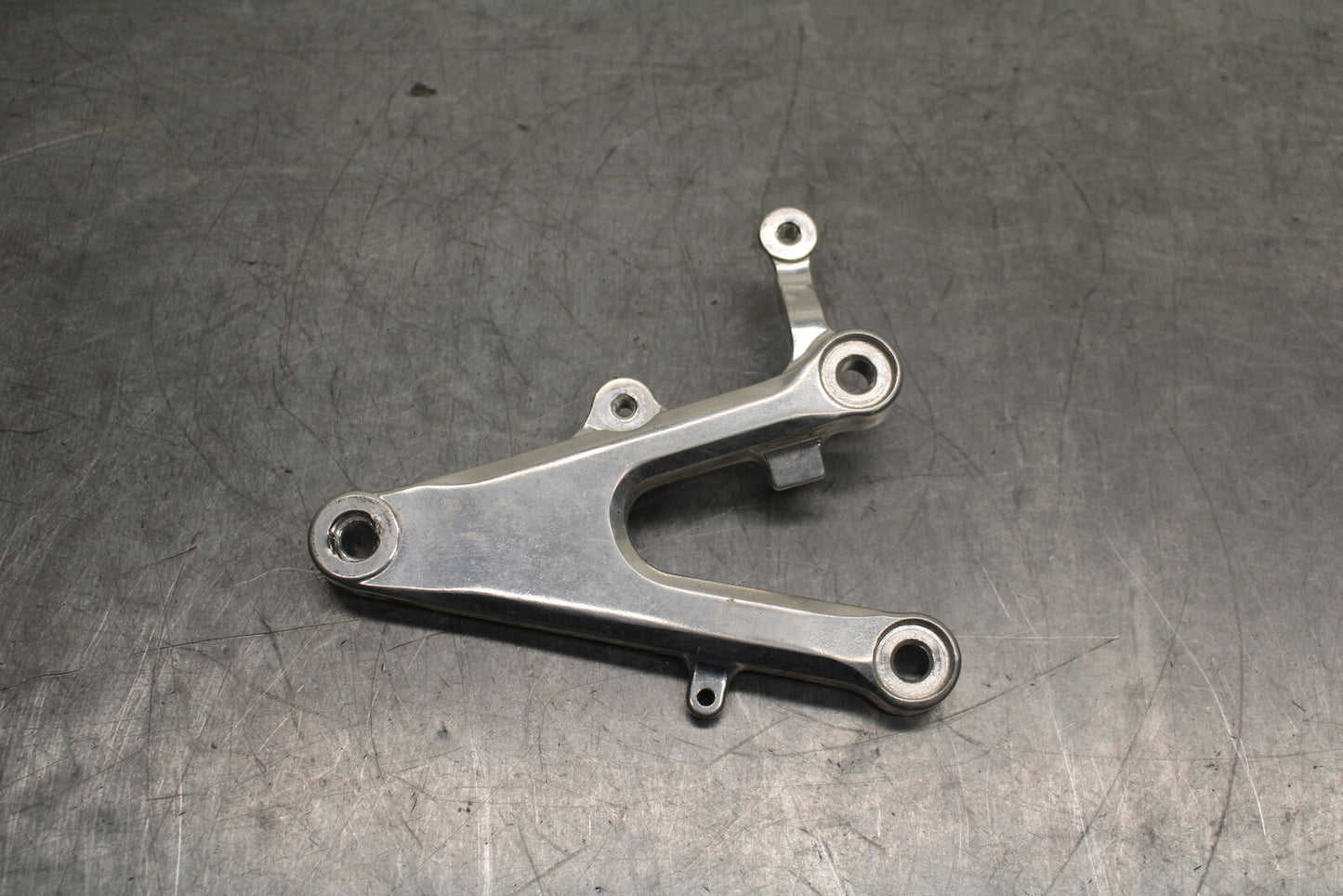 08-09 YAMAHA YZF R6S RIGHT REARSET REAR SET DRIVER FOOT PEG BRACKET MOUNT BB114