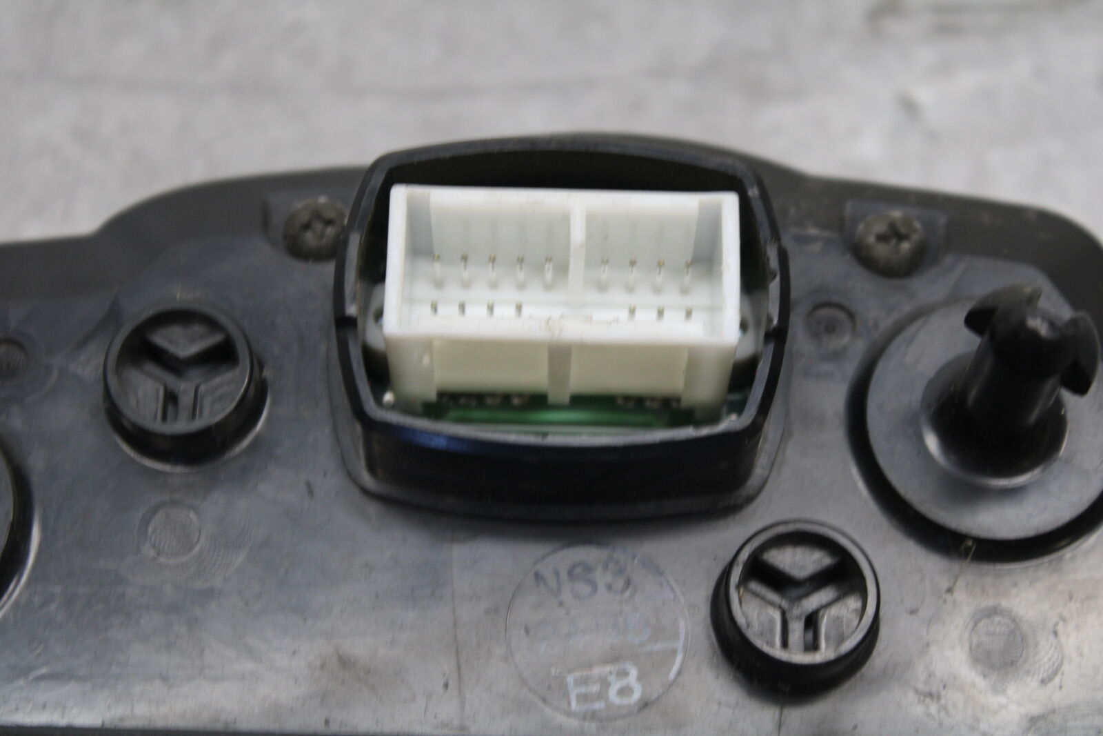 05-06 SUZUKI GSXR1000 SPEEDO TACH GAUGES CLUSTER SPEEDOMETER TACHOMETER BB677