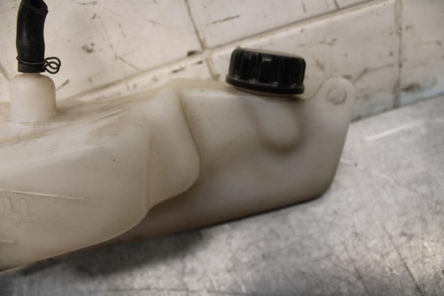 2001 Kawasaki Ninja ZX6 ZX600E COOLANT WATER TANK RESERVOIR BOTTLE BB547