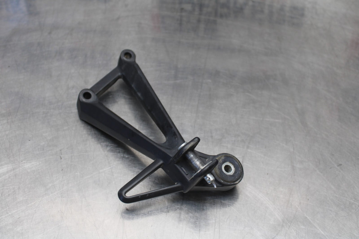 17-18 YAMAHA YZF R3 RIGHT REAR BACK PASSENGER PEG BB788