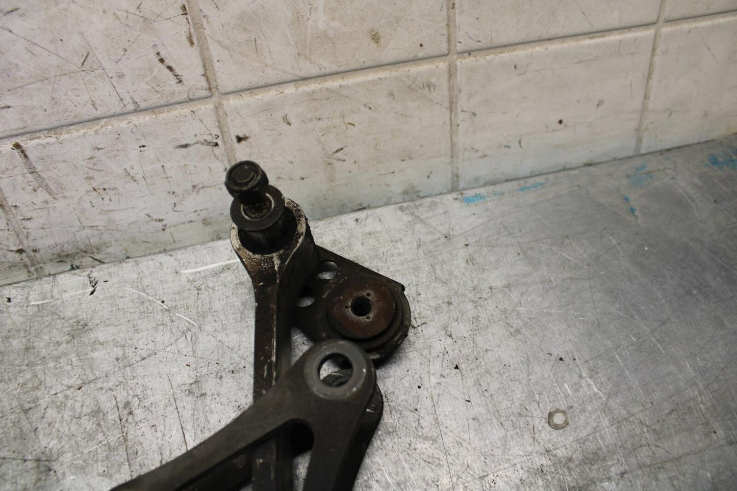 2002 Yamaha YZF R6 REAR DOGBONE SHOCK LINKAGE LINK 5EB-2217A-00-00 BB545