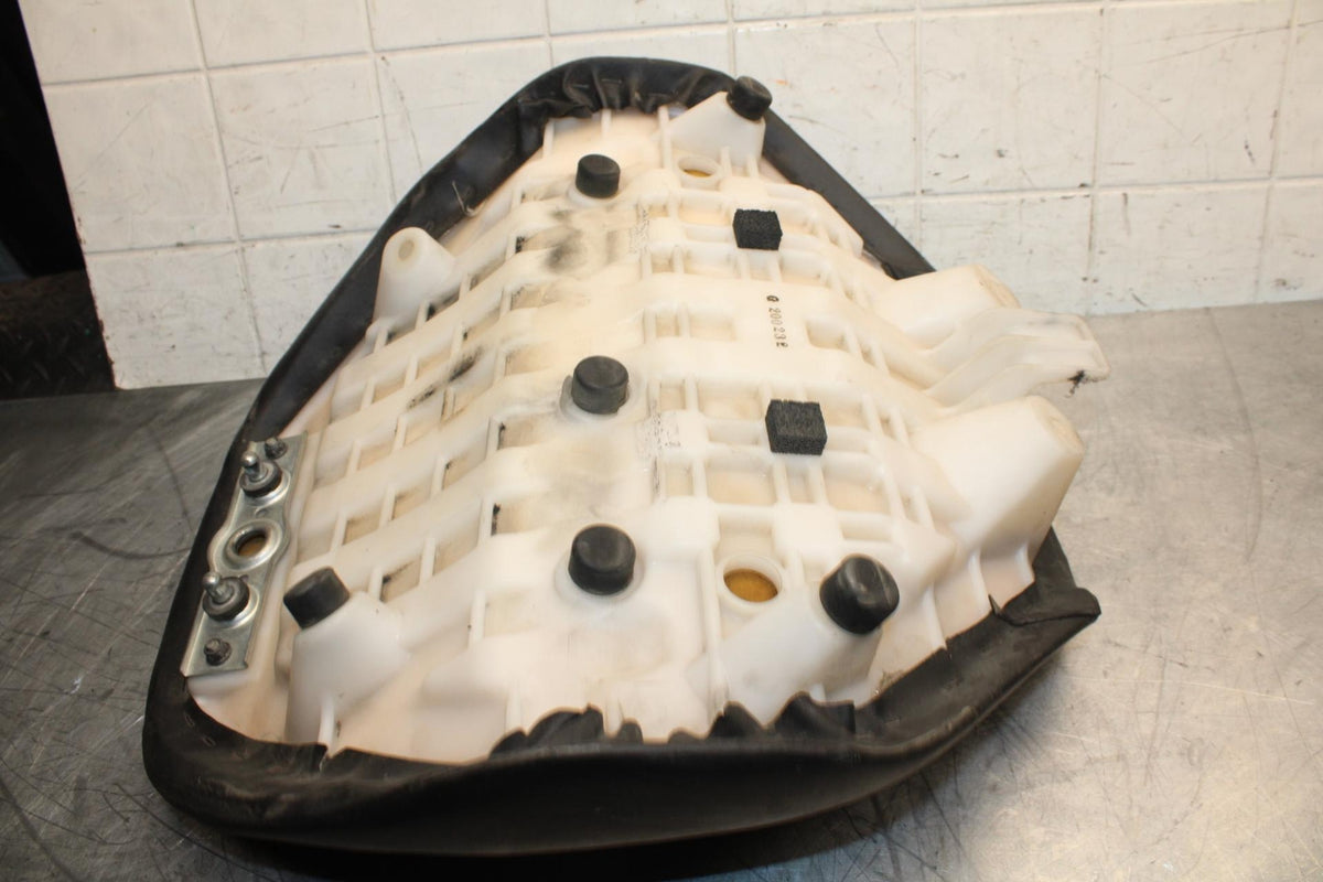 06-09 SUZUKI M109R BOULAVARD FRONT DRIVERS SEAT BB501