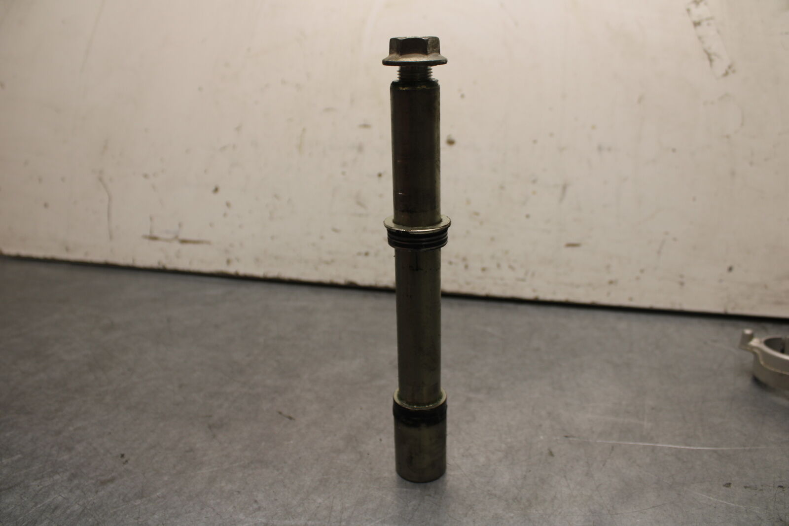 06-07 SUZUKI GSXR750 FRONT WHEEL RIM AXLE PIVOT BOLT 54711-41G00 BB670