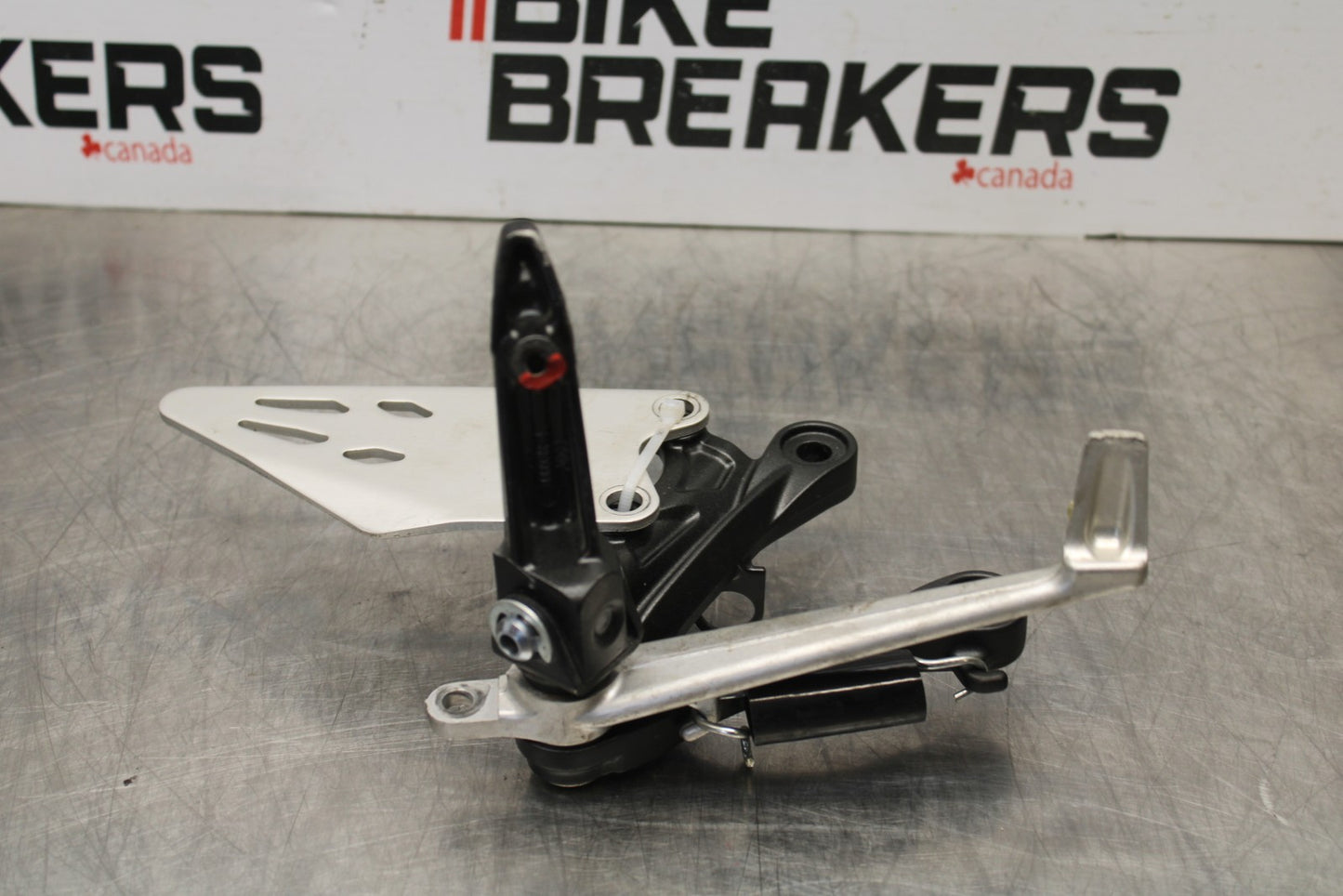 21-23 KAWASAKI NINJA ZX6R RIGHT REARSET REAR SET DRIVER FOOT PEG REST STOP BB179