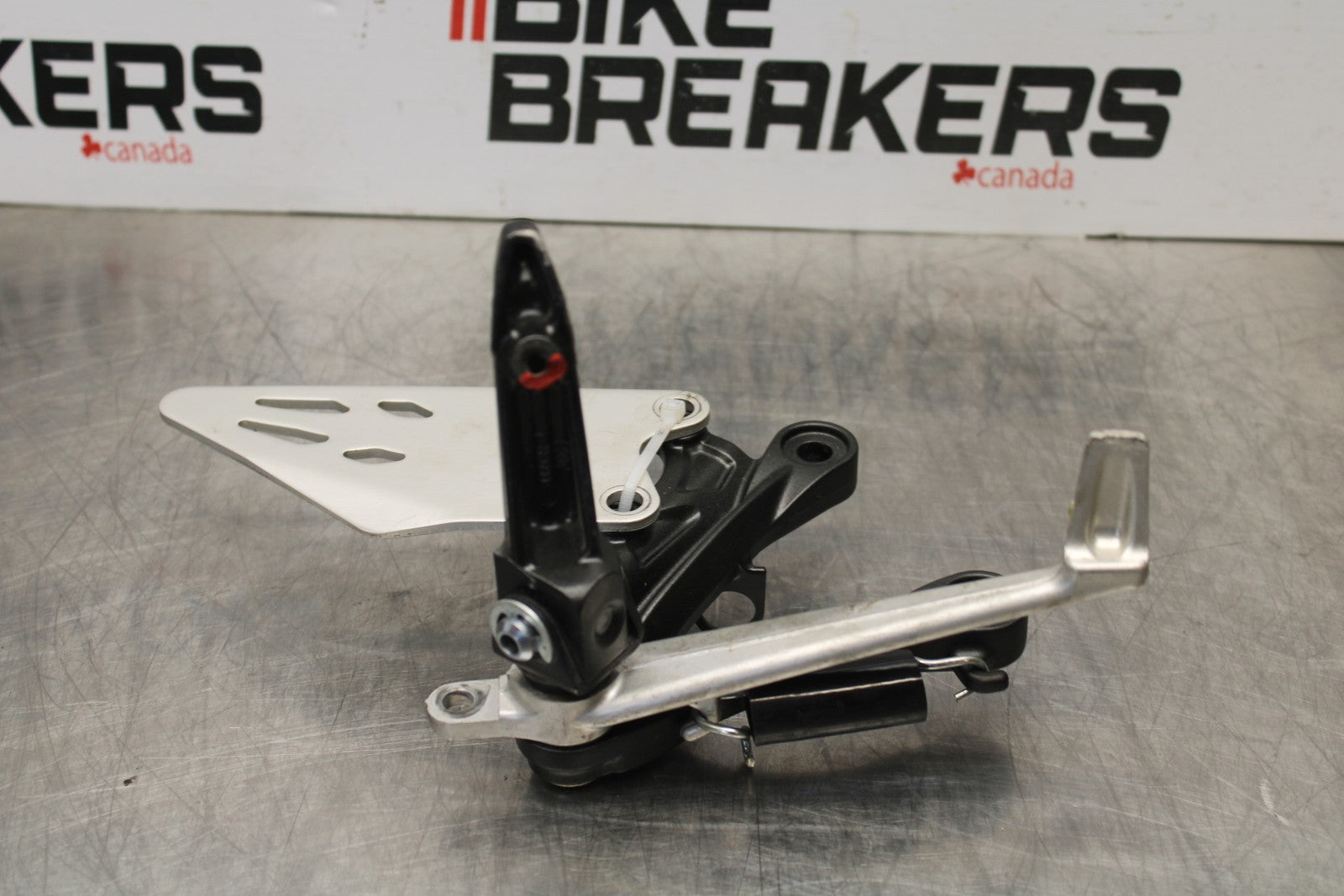 21-23 KAWASAKI NINJA ZX6R RIGHT REARSET REAR SET DRIVER FOOT PEG REST STOP BB179