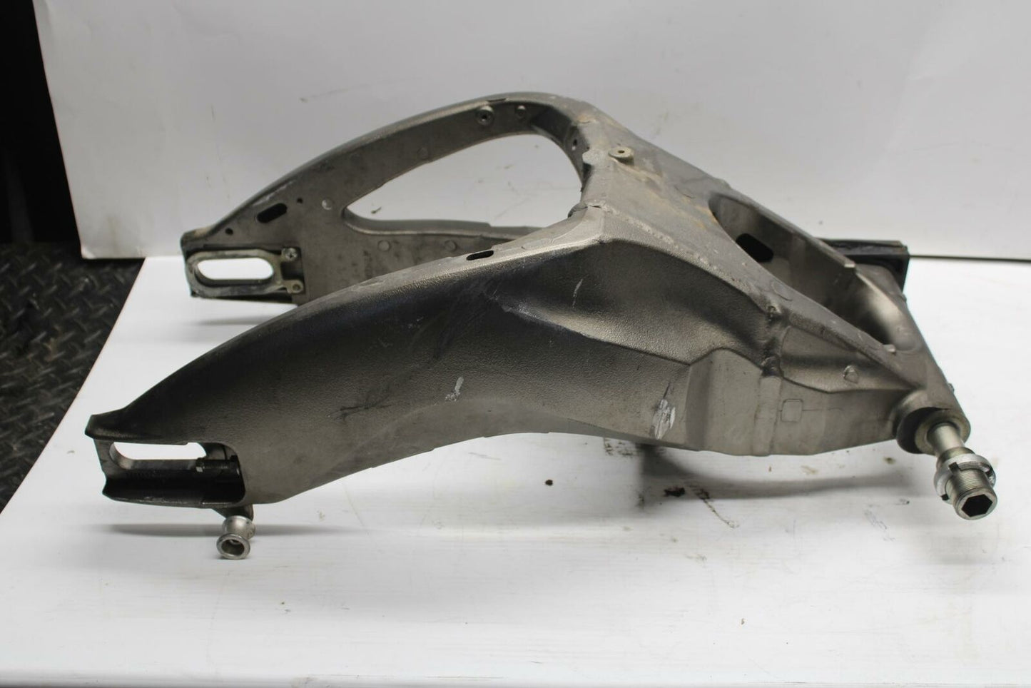 09-11 SUZUKI GSXR1000 REAR SWINGARM BACK SUSPENSION SWING ARM BB284