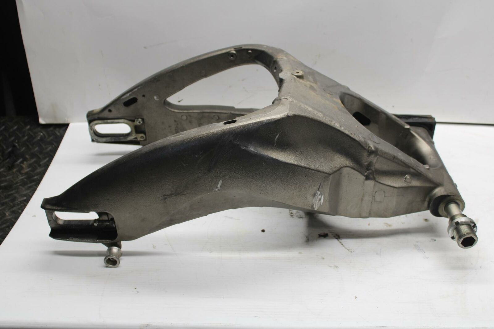 09-11 SUZUKI GSXR1000 REAR SWINGARM BACK SUSPENSION SWING ARM BB284