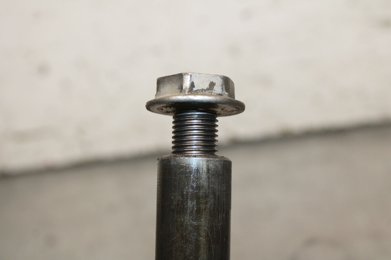 06-07 YAMAHA YZF R6 FRONT WHEEL RIM AXLE PIVOT BOLT BB742