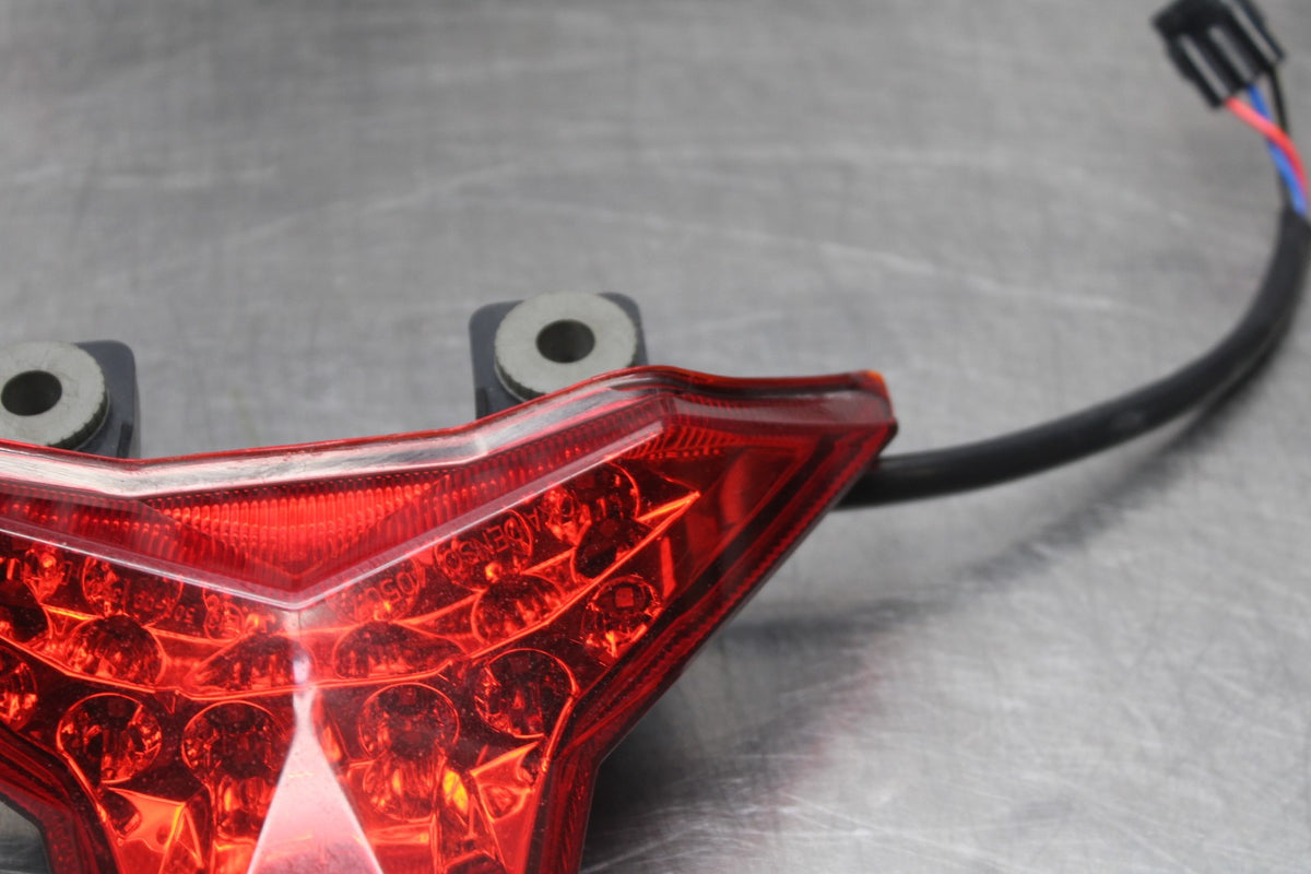 24-25 KAWASAKI NINJA ZX4R REAR TAIL TAILLIGHT BACK BRAKE LIGHT BB840