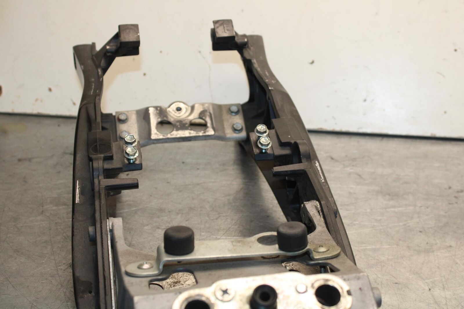 06-07 SUZUKI GSXR750 REAR SUBFRAME SUB FRAME 41211-01H00-YAP 41231-41G10 BB613