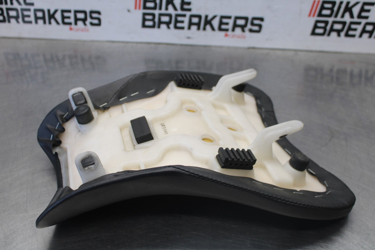 07-08 SUZUKI GSXR1000 FRONT DRIVERS SEAT PAD SADDLE PILLION BB944