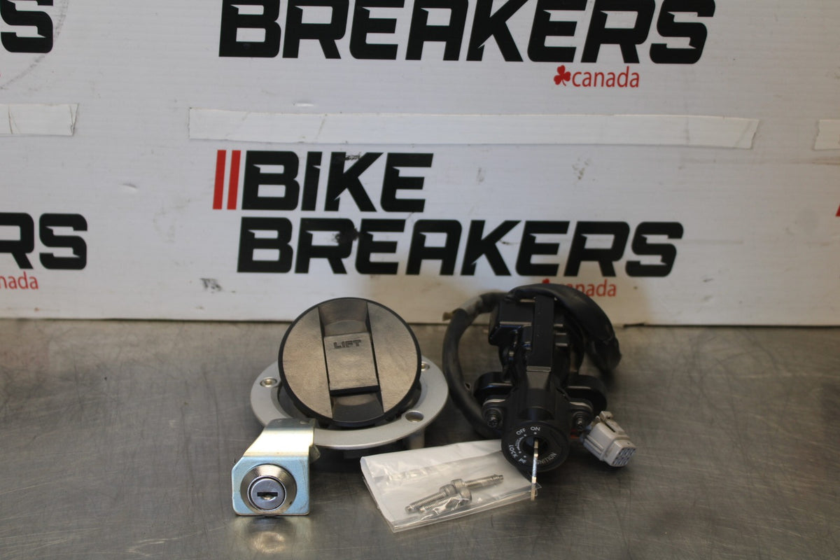 11-26 SUZUKI GSXR750 IGNITION LOCK KEY SET W/ GAS CAP AND SEAT LOCK BB891
