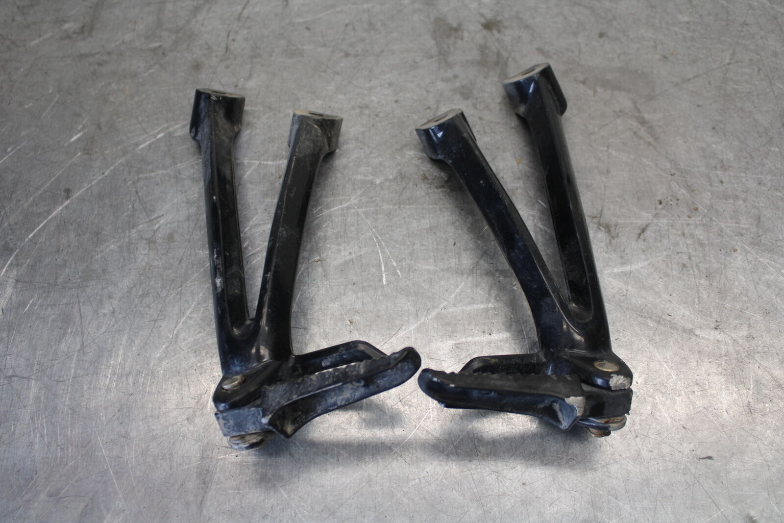06-07 SUZUKI GSXR 600 REAR BACK PASSENGER PEG SET PAIR BB694