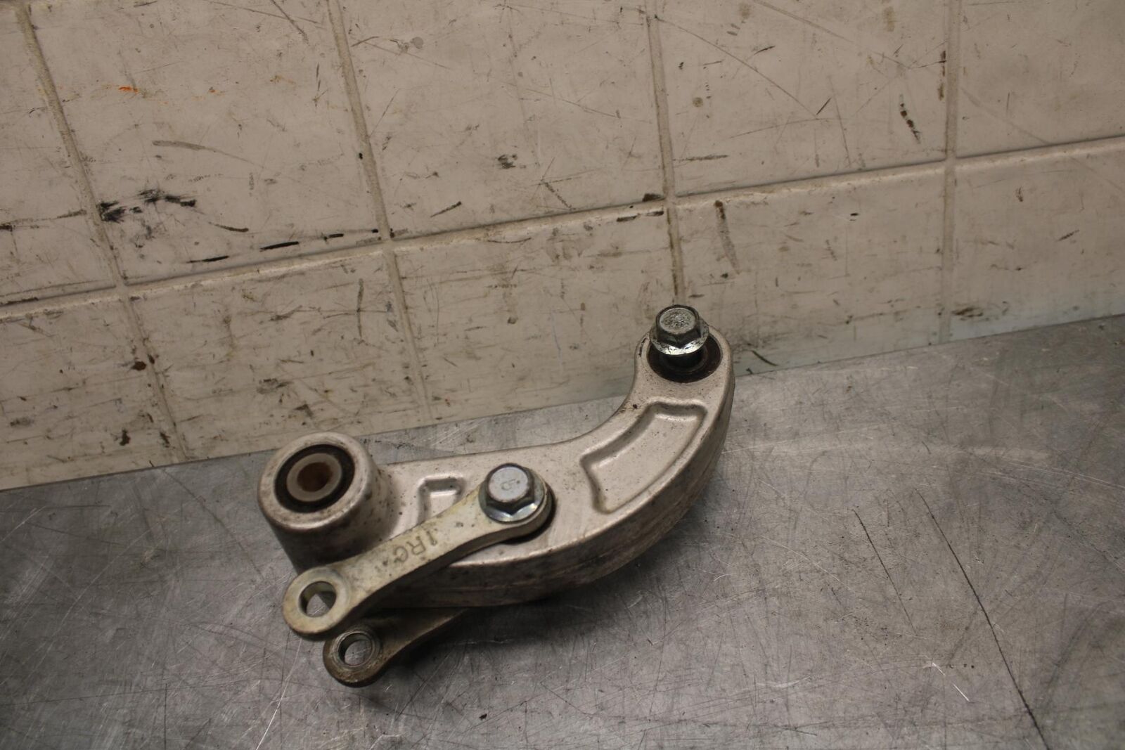 2016 Yamaha XSR900 ABS REAR DOGBONE SHOCK LINKAGE LINK 1RC-2217A-00-00 BB516