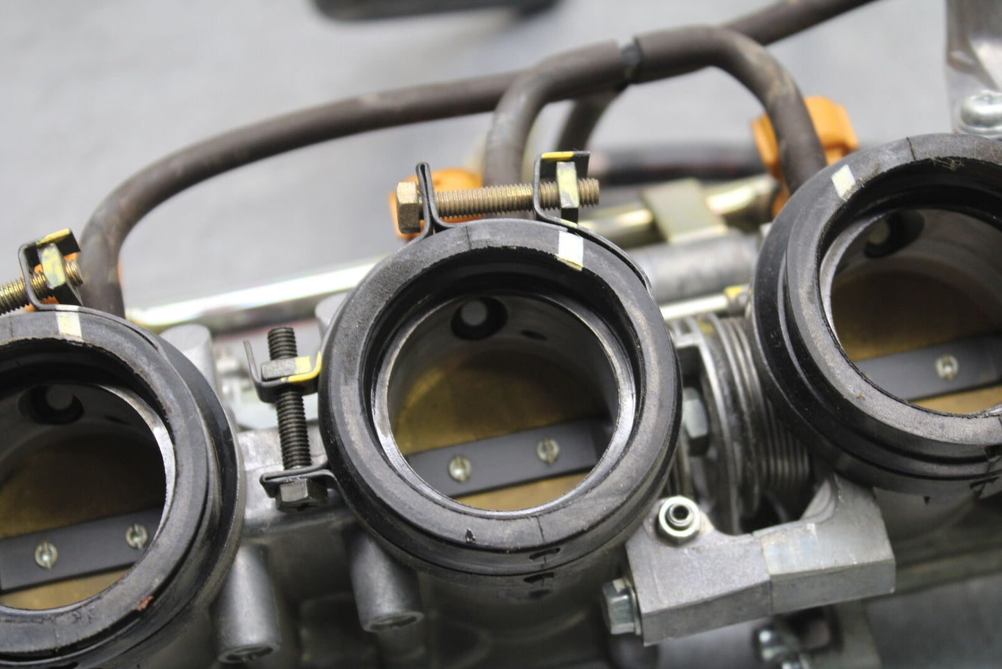 05-06 HONDA CBR600RR MAIN FUEL INJECTORS / THROTTLE BODIES BB727