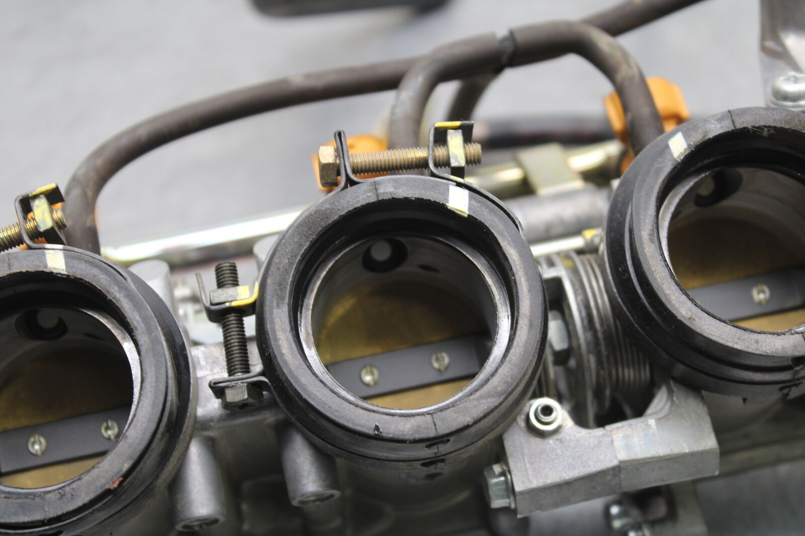 05-06 HONDA CBR600RR MAIN FUEL INJECTORS / THROTTLE BODIES BB727