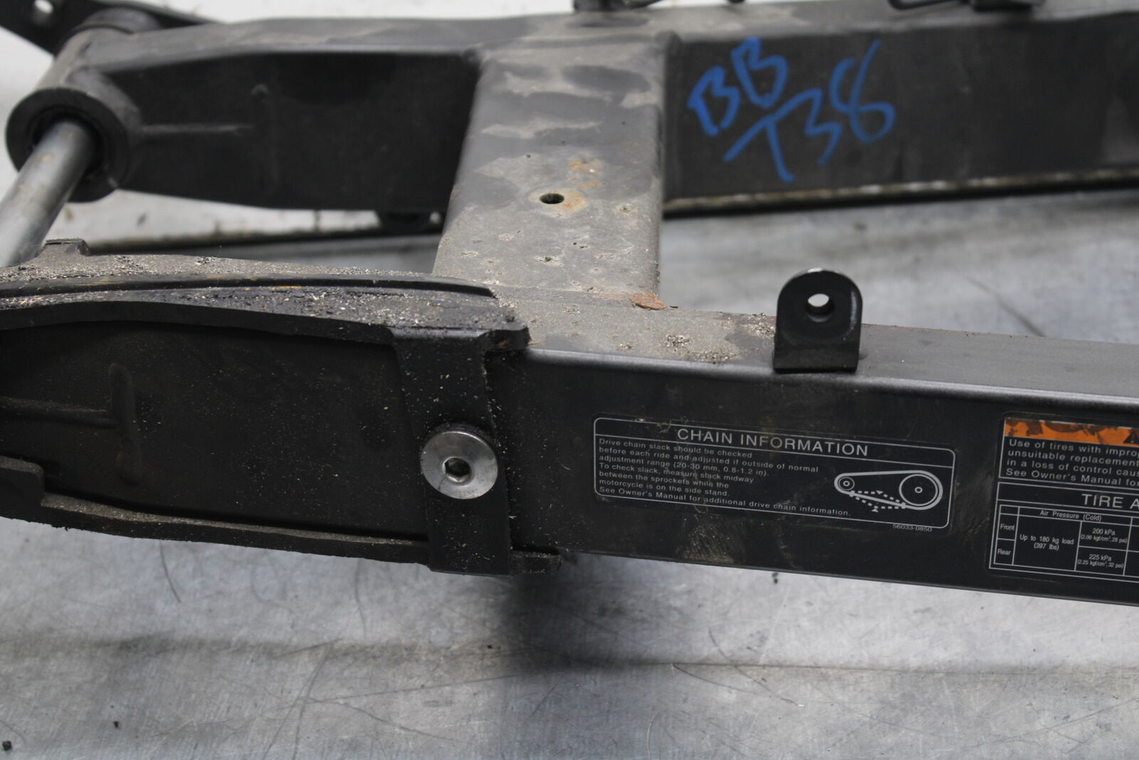 19-22 KAWASAKI Z400 REAR SWINGARM BACK SUSPENSION SWING ARM BB738