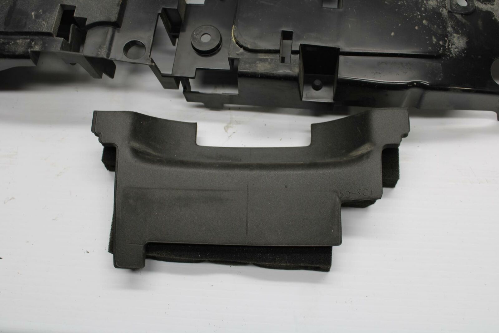 08-16 YAMAHA YZF R6 REAR BACK TAIL UNDERTAIL BATTERY TRAY PLASTIC BB247