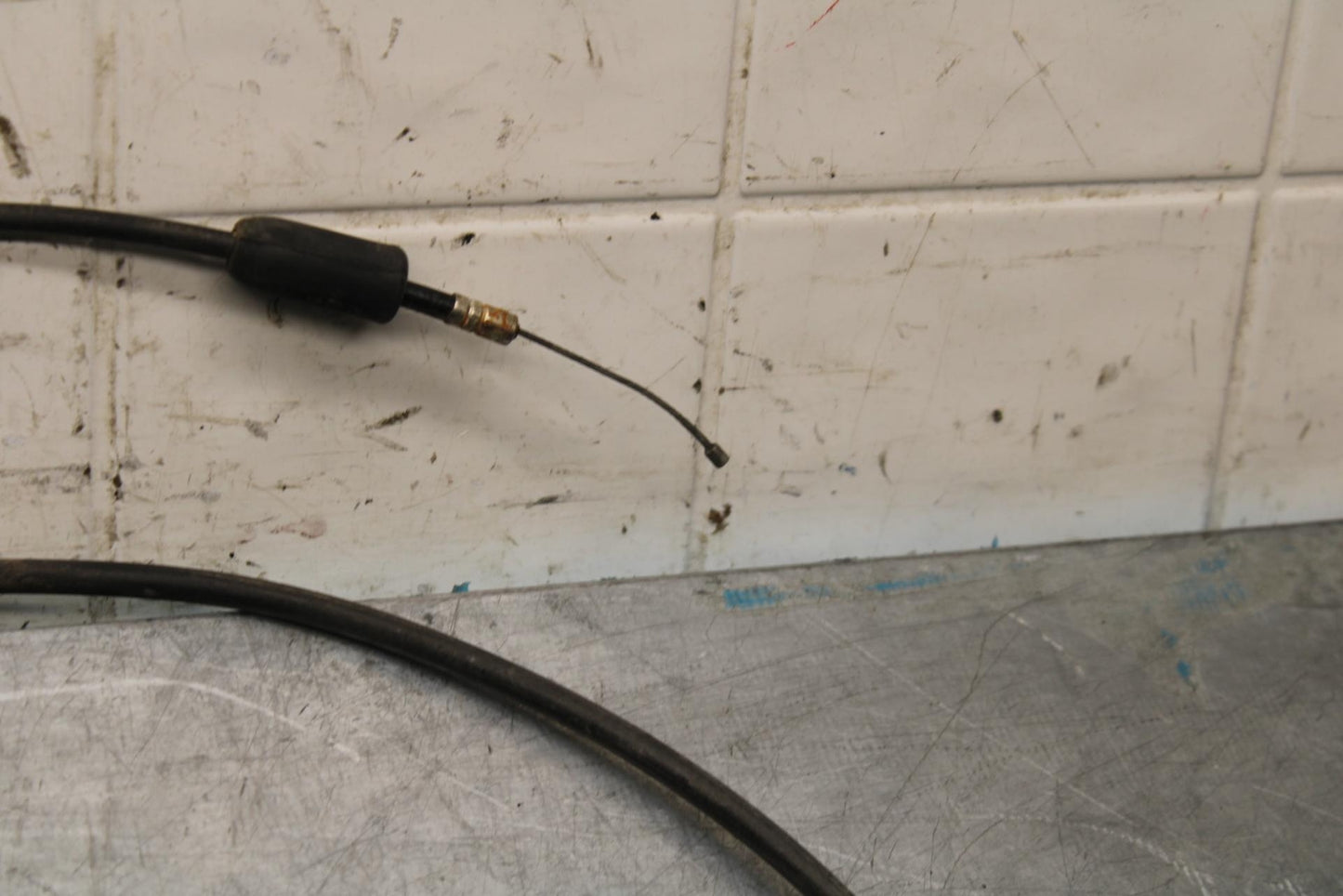 75 SUZUKI GT 550 CLUTCH THROTTLE BRAKECABLE LINE BB67