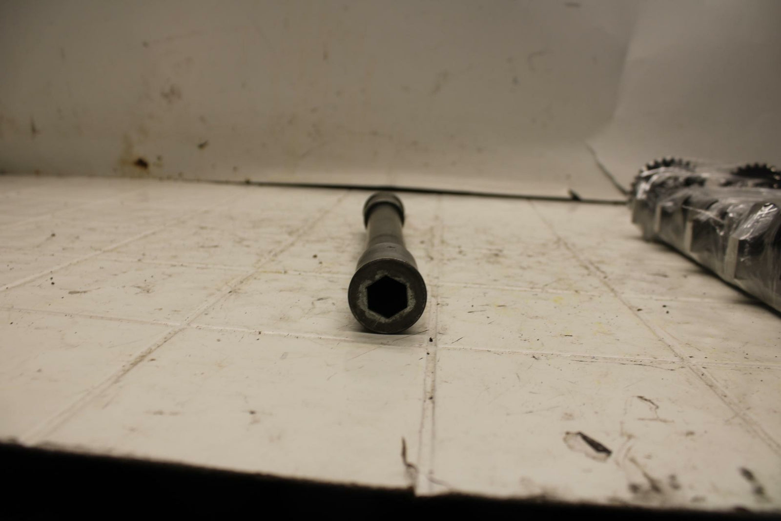 96-03 KAWASAKI NINJA ZX7R FRONT WHEEL RIM AXLE PIVOT BOLT BB18