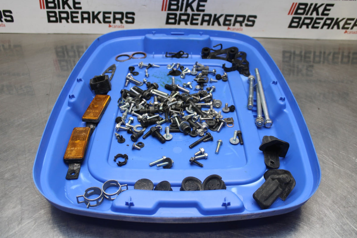 17-18 YAMAHA YZF R3 MOUNTING BOLTS HARDWARE MOTOR SCREWS BB788
