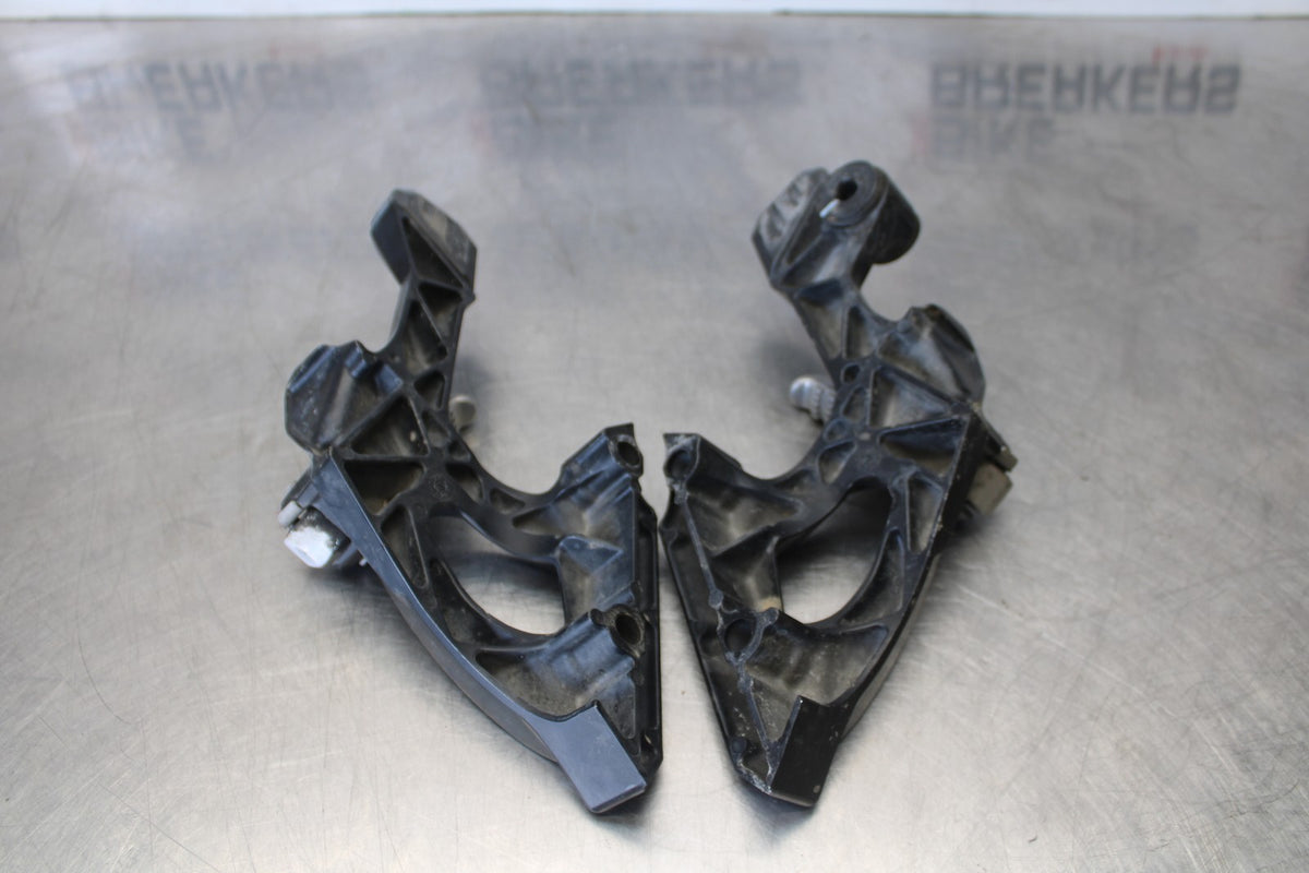 09 KAWASAKI CONCOURS 14 ZG1400B REAR BACK PASSENGER PEG SET PAIR BB875