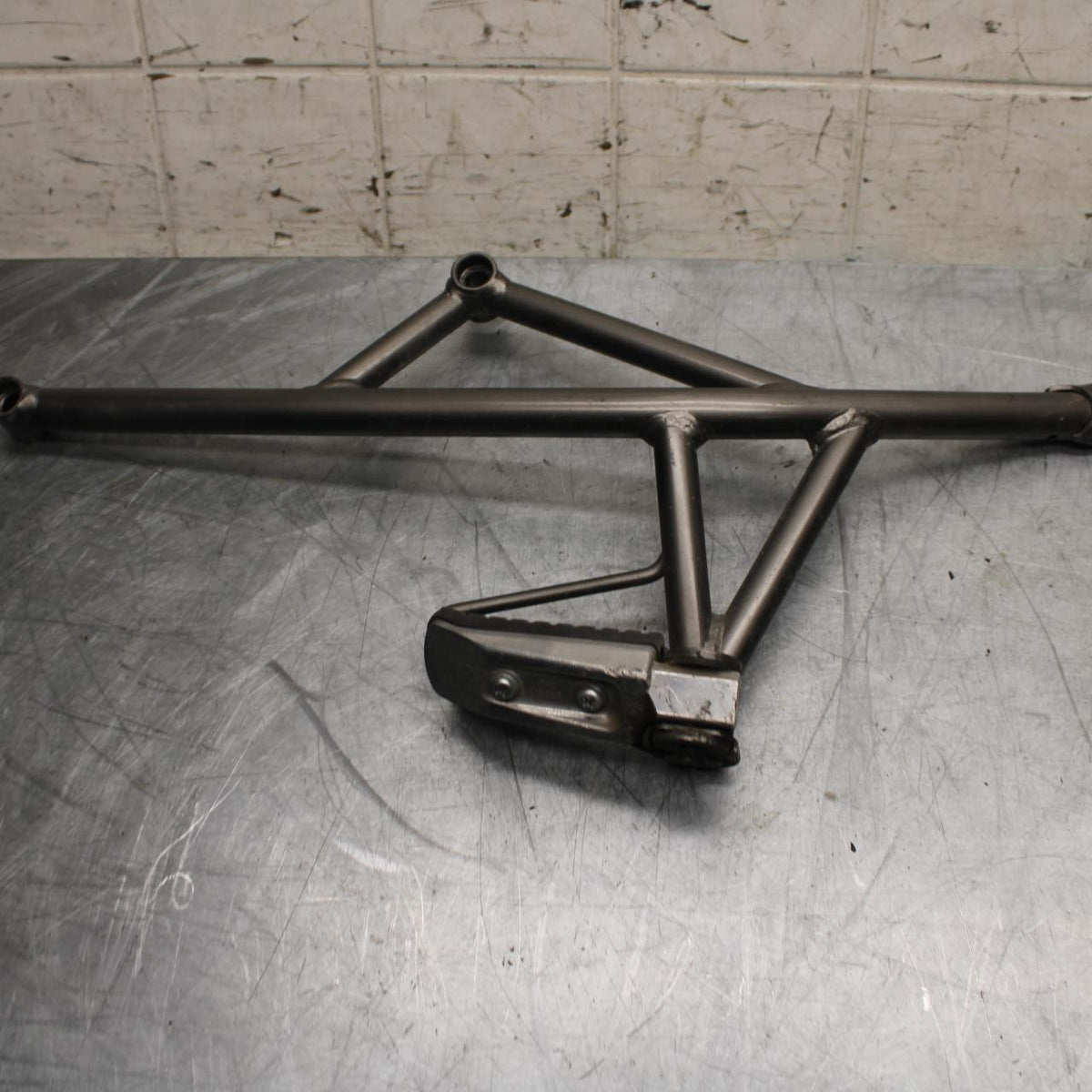 11-14 KAWASAKI VERSYS 650 LE 650C RIGHT REAR BACK PASSENGER PEG BB498