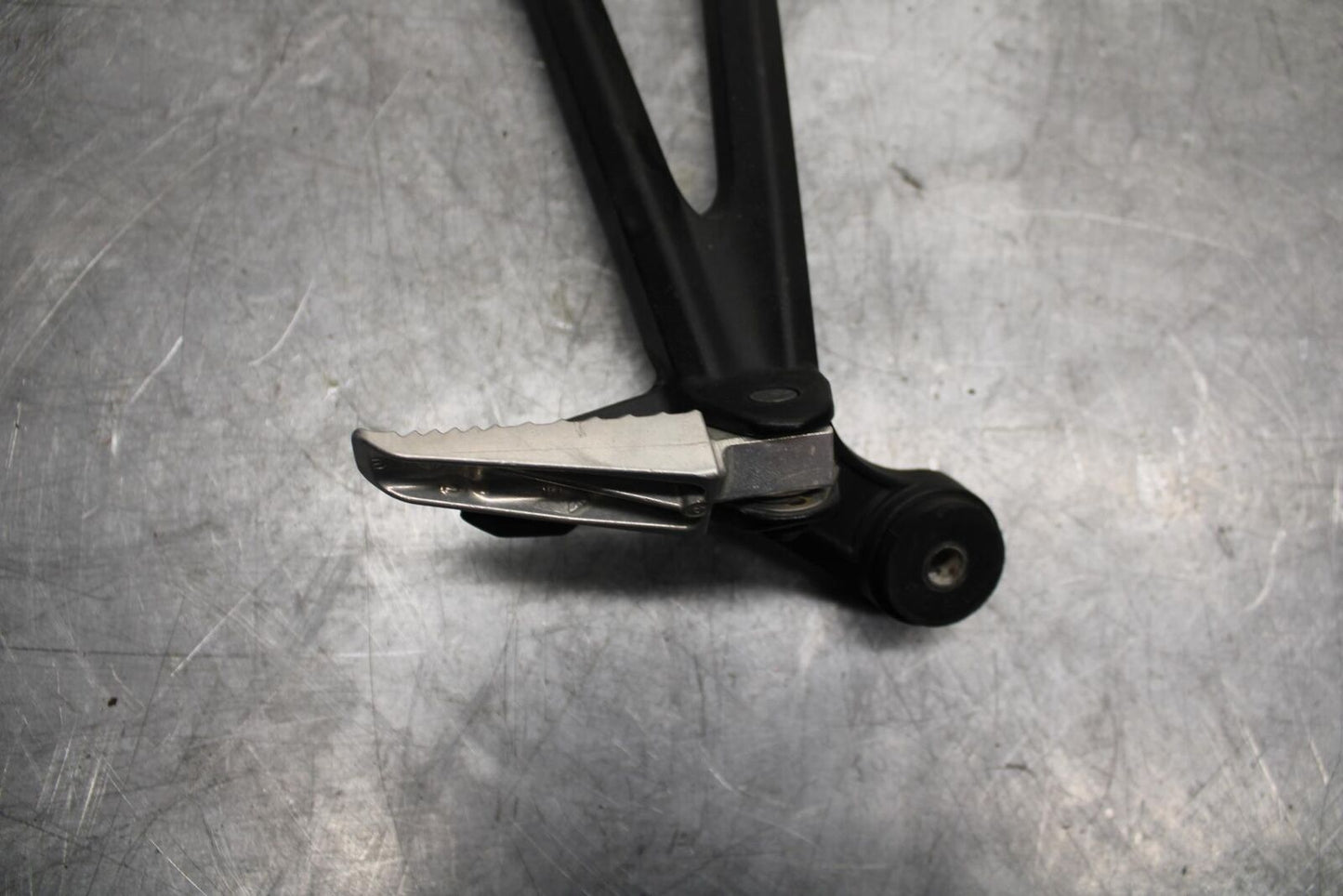 11-21 SUZUKI GSXR750 RIGHT REAR BACK PASSENGER PEG 43600-14J00 BB486