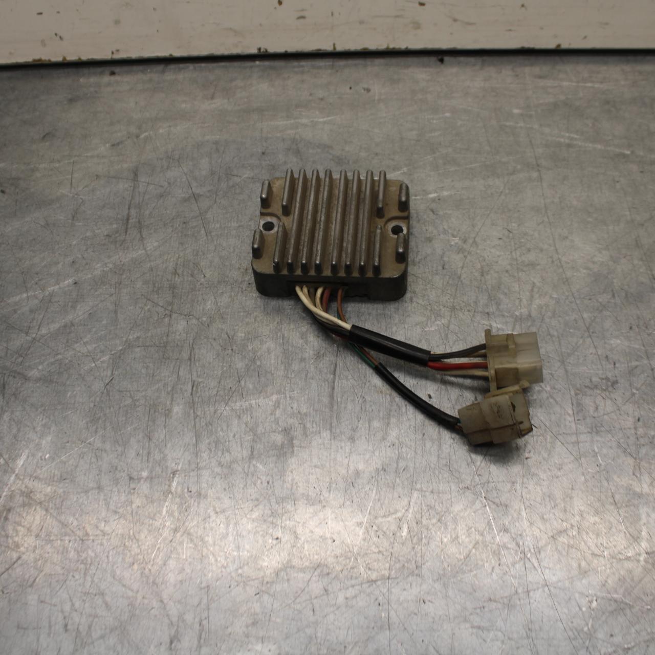 1979 Yamaha XS1100 RECTIFIER VOLTAGE REGULATOR 1T4-81960-A0-00 BB572