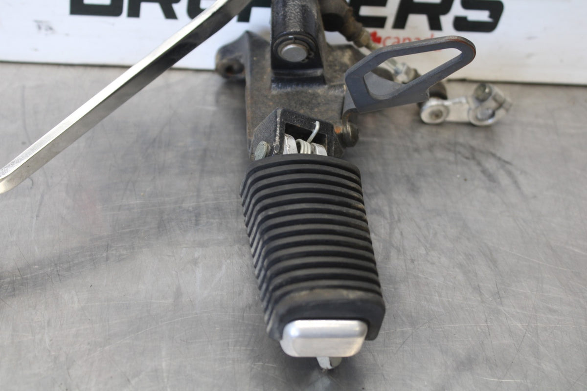 07 SUZUKI BOULEVARD M50 LEFT FRONT FOOT REST PEG STEP SHIFTER BB897