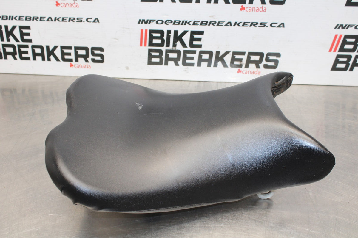 06-07 SUZUKI GSXR750 FRONT DRIVERS SEAT PAD SADDLE PILLION BB811