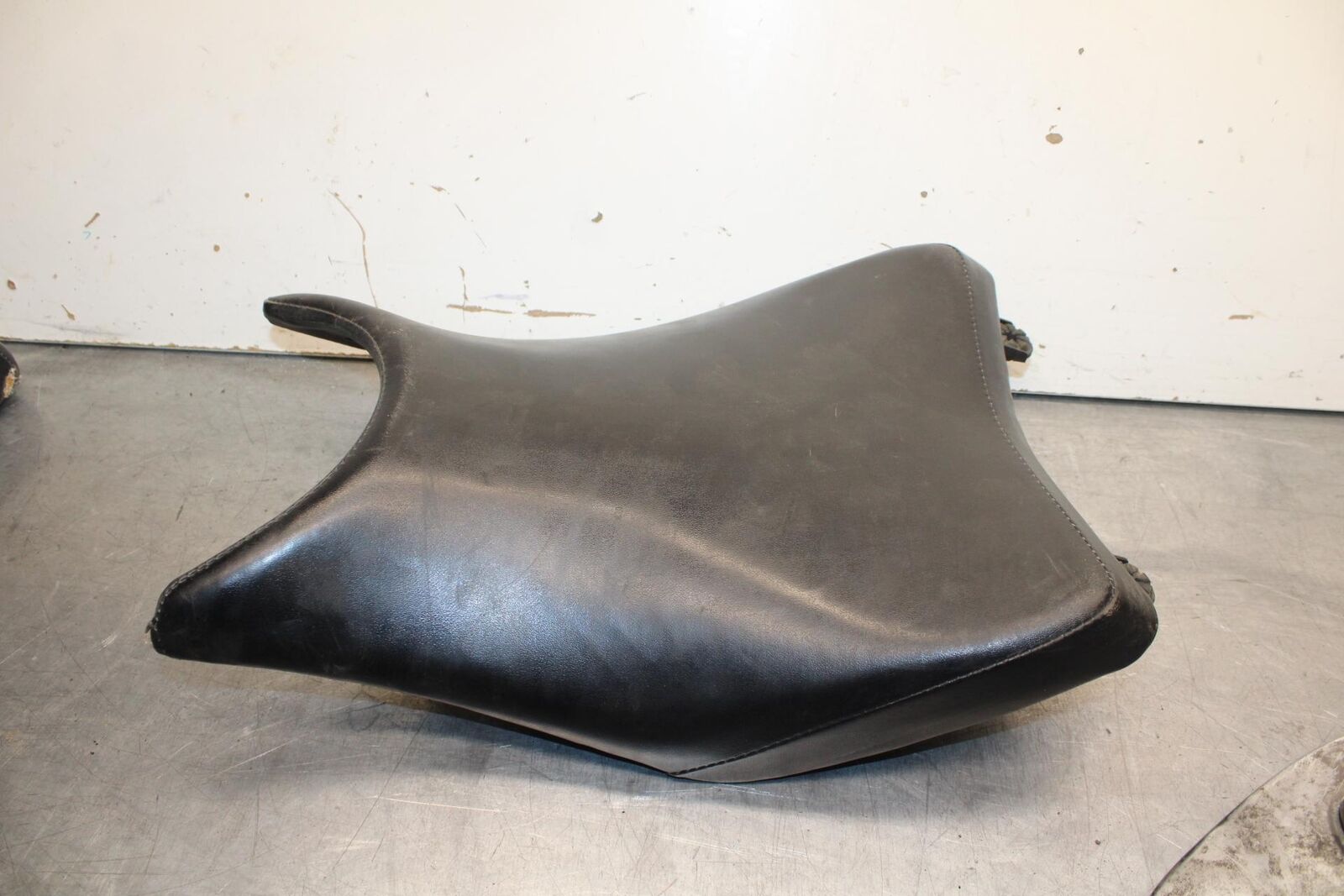 11-19 HONDA CBR125R FRONT DRIVERS SEAT PAD SADDLE BB102