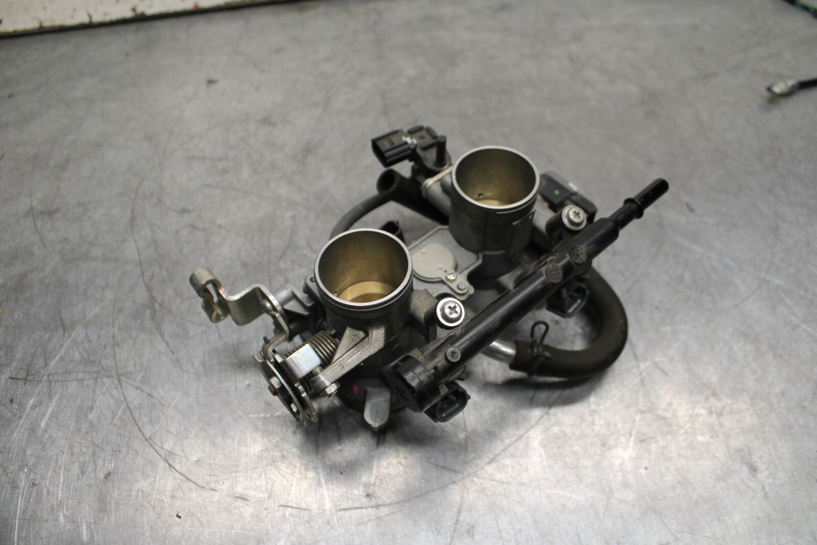 19-22 KAWASAKI Z400 MAIN FUEL INJECTORS / THROTTLE BODIES BB738